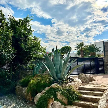 Vakantiehuis Cute Home, Modern 2 1 Stand Alone House With Garden, Near The *
