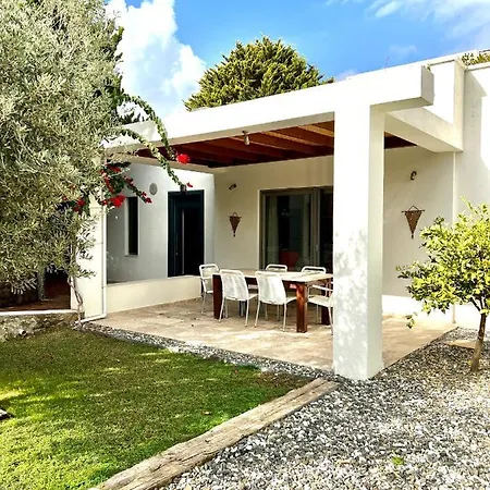 Hébergement de vacances Cute Home, Modern 2 1 Stand Alone House With Garden, Near The