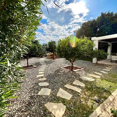 Дом отдыха Cute Home, Modern 2 1 Stand Alone House With Garden, Near The