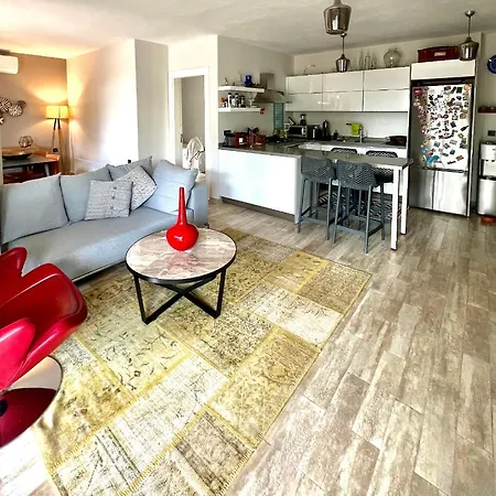 Cute Home, Modern 2 1 Stand Alone House With Garden, Near The 펜션